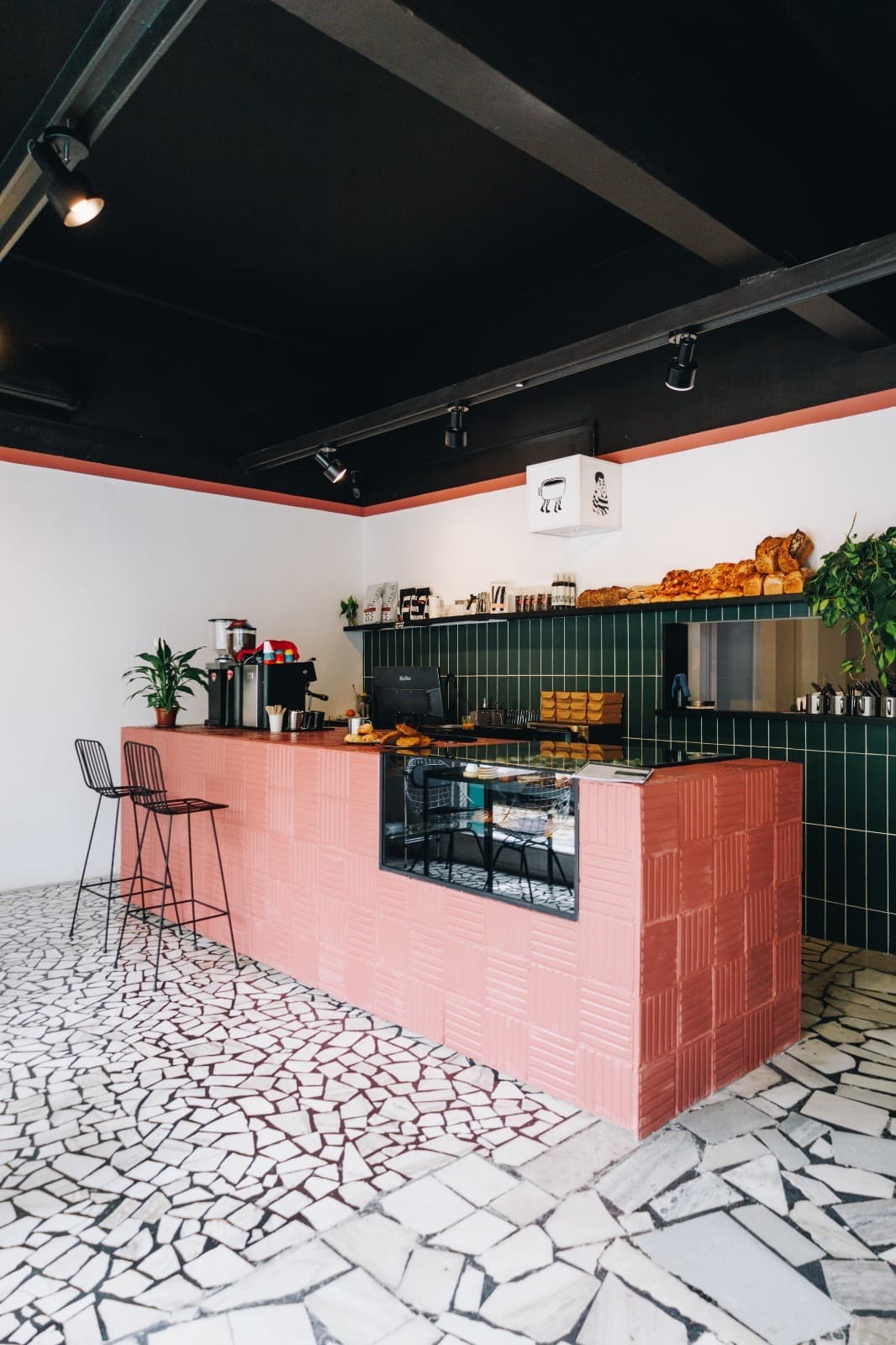 El salón de un local de Desmadre
